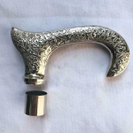 Kuninglik k&auml;sit&ouml;&ouml;komplekt, mis koosneb 3 viktoriaanlikust jalutuskepist, messingist k&auml;epidemetega Derby disainiga Canine Head Handle