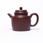 Yixing lillast savist teekann k&auml;sitsi nikerdatud ja maalitud toormaagist lilla Zhuni Qinyuan Chunxue Gaode kellateekann 250 ml China