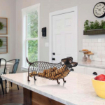 Taksikoera korgihoidja, veinihoidja, metallist ainulaadne kingitus