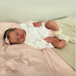 Originaalbr&auml;nd 19-tolline vasts&uuml;ndinud beebinukk suletud silmadega Laura juba valmis Reborn v&auml;ikelapsenukk 3D k&auml;sitsi detailne maalitud n&auml;htavate veenidega beebinuku m&auml;nguasi cloth body