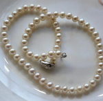 Klassikaline &uuml;mmargune 9-10mm L&otilde;unamere &uuml;mmargune valge p&auml;rlikee 18 tolli