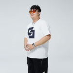 Suvine uus l&uuml;hikeste varrukatega t-s&auml;rk meeste suur jardi lahtine &uuml;mara kaelusega s&auml;rk trenditopsid meeste riided M