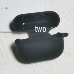 Apple AirPods Pro 2 kaitsekate &ndash; viienda p&otilde;lvkonna silikoonist kukkumisvastane pehme kest airpods pro2 thin 1.2mm single pearlescent bag must