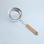 Kodumajapidamises kasutatavate roostevabast terasest piludega lusikaga praetud puidust k&auml;epideme filtriv&otilde;rgu lekke mitmed spetsifikatsioonid