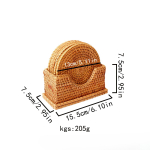 K&auml;sit&ouml;&ouml;na valmistatud rotangist alustealuste komplekt &ndash; s&uuml;gisene viinapuu disain, kuumakindlad potimatid k&ouml;&ouml;gis ja s&ouml;&ouml;gisaalis, puidust teetarvikud, k&auml;sitsi valmistatud 1 set