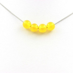 Pierres et Min&eacute;raux. Collier 4 perles Agate jaune 8 mm Chaine en acier inoxydable.