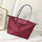 Uus disainkott nailonist naiste k&auml;ekotid logoga Dumpling Beach Bag Luksuslikud kaubam&auml;rgiga ostukotid nahast k&auml;epidemega kandekotid L 31cm