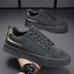 Kerged meeste vulkaniseeritud kingad Hingavad libisemiskindlad tossud Meeste matkamise disainer Luksuslikud elegantsed M&uuml;&uuml;gil ja odavad sooduspakkumises 42