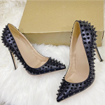 Terava musta neediga k&otilde;rged kontsad, lakknahast, seksikad kingad, teravate neetidega, sobivad pidudeks ja klubidesse 33