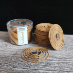 4 tundi 48 signaalringi Naturaalne sandlipuu viirukispiral viirukiga koos mini metallist viirukihoidjaga kodu L&otilde;hn Siseruumides Sandalwood