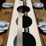 Moodne geomeetriline must-valge ringtriibuline laualina, minimalistlik s&ouml;&ouml;gilaua kaunistus, parandab kodu laua esteetikat 40x140cm