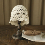 Elegantne k&auml;sitsi heegeldatud puuvillane barett kudumid Baotou maalikunstnik Ms m&uuml;ts &auml;&auml;rega NAISTE &Otilde;&Otilde;NEM&Uuml;TS valge