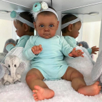 24'' 60 cm Alive Bebe Reborn Dolls Maggi Armsad printsessit&uuml;drukud, v&auml;ikelapsed, k&auml;sit&ouml;&ouml;na valmistatud peen 3D-v&auml;rvitud tumemust nahaga vasts&uuml;ndinud nukud lastele cloth body