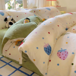 Paksendatud piimafliisist neljaosaline komplekt, talvine soe kahepoolne fliisist tekikate, fliisist voodilina kolmeosaline komplekt 2.0m bed