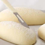 L&otilde;ikamisnuga praktiline baguette leib Euroopa kondiitritoodete leival&otilde;ikur kondiitritoodete l&otilde;ikamiseks s&uuml;sinikterasest tera ja PP varrega helekollane v&auml;rv