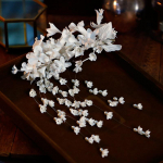 Orhidee Juukseklamber P&auml;rlitest Tuttidega Pruudiehted Pulmapeokleidid Juukseklamber Juukseaksessuaarid Lill Peaehe Kingitus valge