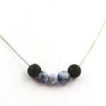 Pierres et Min&eacute;raux. Collier perles Lave 8 mm + Jaspe bleu d'Afrique du Sud Chaine en acier inoxydable.