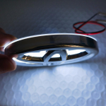 RAV4 5D embleem Toyota logo valgusti LED valge tagumine 5D logo valgusti Toyota PRADO VIOS COROLLA 5D jaoks Toyota pagasiruumi valgusti 10cm*6.8cm 10cmX6.8cm