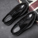 Xinyida trendikad kingad meeste Korea versioon &auml;ri&uuml;likonna vabaaja nahkkingad meeste Brocki graveeringuga teravad nahkkingad 9701-H 44 hall v&auml;rv