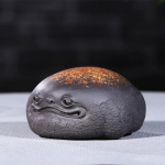 Hiina Yixingi lilla savi teepetsi kaunistused k&auml;sitsi valmistatud loomakuju teefiguur k&auml;sit&ouml;&ouml; skulptuur teekomplekti kaunistus kingitused 7.8x7.6x4.6cm