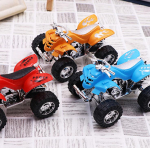 T&otilde;mmake tagasi rannamootorratta mudeli lastele m&auml;nguautopoisi simulatsioon