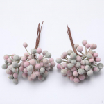 Kunstlikud varred, j&otilde;ulupunased marjad, puuvili