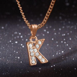 Naiste Estele Rosegold Splendid ripats t&auml;hega &bdquo;K&ldquo;, keskmise suurusega ja Austria kristallidega