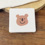 S&auml;rav kiirliiva meigipeegel kaasaskantav suurendav k&auml;si, ruudukujuline meik Seisev tualett, kokkupandav taskupeegel Armsad kompaktsed t&uuml;drukud