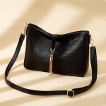 Naiste Lihtne br&auml;ndi disain Suure mahutavusega Crossbody kotid Moodne PU &uuml;hev&auml;rviline &otilde;lakott 27x11x19cm punane