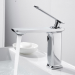 Messingist valamusegisti Vannitoa valamusegistid Kuuma k&uuml;lma vee segisti kraanid tekile paigaldatud &uuml;he k&auml;epidemega k&ouml;&ouml;gitarvikud must kuld G3/8