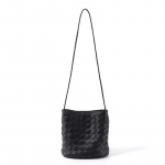 Moodne ehtsast nahast naiste kott Kootud kott Lihtne ja mitmek&uuml;lgne V&auml;ike kott &Uuml;he &otilde;larihmaga Crossbody kott must