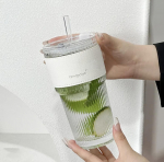 Ameerika stiilis suur klaasist tass k&otilde;rre ja kaanega - Vertikaalne muster, Ideaalne suviseks k&uuml;lmadeks jookideks, Tasuta saatmine Large Vertical Pattern Straw Cup