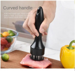 Professionaalne lihapehmendaja n&otilde;el, roostevabast terasest k&ouml;&ouml;git&ouml;&ouml;riistad toiduvalmistamise tarvikud.