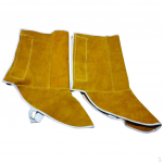 Paar jalatsikatte keevitaja jalgu aeglustavaid keevitusjalatseid