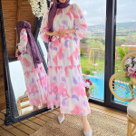 Naiste suvised pikkade varrukatega temperamendiga vabaaja &uuml;mmarguse kaelusega tr&uuml;kitud kleidid S helelilla v&auml;rv