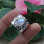 Kuu kivi v&auml;&auml;riskiviga s&otilde;rmus, 925 sterling h&otilde;be s&otilde;rmus, boho s&otilde;rmus, k&auml;sit&ouml;&ouml; s&otilde;rmus, disainer s&otilde;rmus, silmapaistev s&otilde;rmus, 8.5