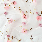 1TK Lilledega tikitud t&uuml;llkangas laudlinad Lilleline v&otilde;rk kardinad Kingituste pakkimine V&otilde;rkniit Lillepood 130x50cm roosa