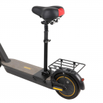 Must iste NINEBOT MAX G30 elektrit&otilde;ukerattale, varustatud suure sadula, kokkupandava istme ja pikendatava padjaga must