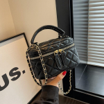 Rombtikandiga niidiga ni&scaron;idisaini kott 2023 uus naistekott Suvine populaarne Populaarne kett Messenger Bag Square Sling Sling kott