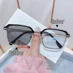 Uued trendid fotokroomsed lugemisprillid, poolraamilised silmade kaitseprillid, kaugn&auml;gevad v&auml;rvimuutvad v&auml;rvimuutused v&auml;listingimustes kasutatavad UV-vastased prillid 0