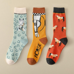 3 paari Unisex keskmise pikkusega moodsad trendikad sokid loomade hobuse mustrid meeste pehmed mugavad naiste puuvillased sokid paarisokid EUR35-42 mitmev&auml;rviline