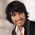 Euroopa ja Ameerika stiilis meeste mood l&uuml;hike v&auml;ljapoole lokkis pruun parukas igap&auml;evaseks kasutamiseks Loomuliku v&auml;limusega kohev sirge parukas k&uuml;lgmiselt eraldatud tukkidega must