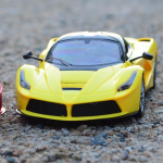 Uus 1:14 Ferrari kaugjuhtimispuldiga automudeli gravitatsiooniandur, laste m&auml;nguasi, lahe valgus, &uuml;he nupuvajutusega avatud uks Drifti v&otilde;idus&otilde;idu kingitus