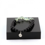 Pierres et Min&eacute;raux. Bracelet Prehnite du Canada + Perles Onyx noir mat 8 mm. Fabriqu&eacute; en France.