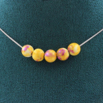 Pierres et Min&eacute;raux. Collier 5 perles Jaspe jaune violet 8 mm. Chaine en acier inoxydable Collier femmes, hommes. Taille personnali