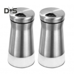 2 tk. reguleeritavate kallamisavadega soola- ja pipra loksutajate komplekt Roostevabast terasest klaasist maitseainepudeli maitseainete jaotur, mida on lihtne t&auml;ita 2pcs