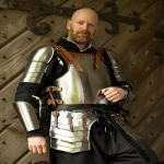 K&auml;sitsi valmistatud Undead V&otilde;itlus&uuml;likond Pool keha Keskaegse r&uuml;&uuml;tli soomus Cosplay, Reenactment kingiartikkel.