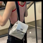 Y2K Magus ja V&uuml;rtsikas Liblikaga Seljakott Niche K&otilde;rge kvaliteediga H&otilde;bedane V&auml;ike Seljakott T&uuml;drukutele Merceriseeritud Nahast Vabaaja Koolikott bag + chain shoulder strap h&otilde;be