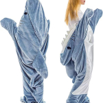 P&auml;evakajaline hai t&auml;iskasvanute multikakost&uuml;&uuml;m pidžaama ja magamiskott - Korallfliisist looma hommikumantel koduriietus XXL-Length 210cm gray
