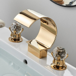 Gold Waterfall vannitoasegisti kraana kristallk&auml;epidemega laialt levinud kuuma k&uuml;lma vee segisti kraan Torneiras kraanikausside jaoks